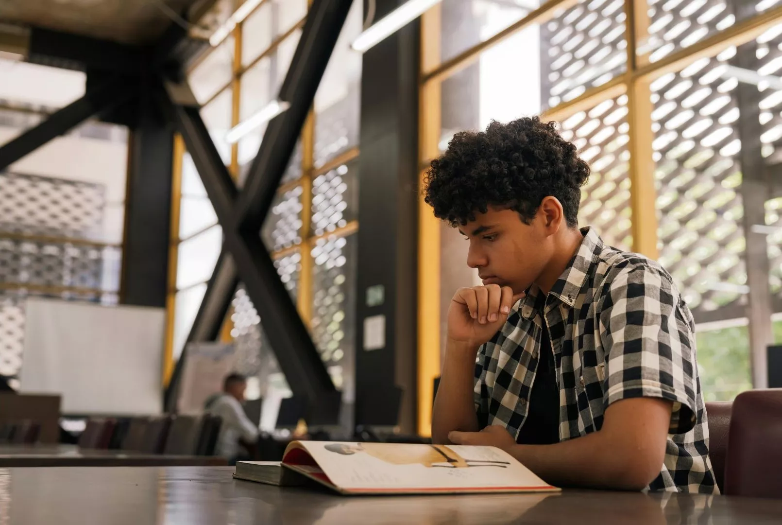 Fiszki, notatki czy aplikacje? Najlepsze sposoby na zapamiętywanie materiału